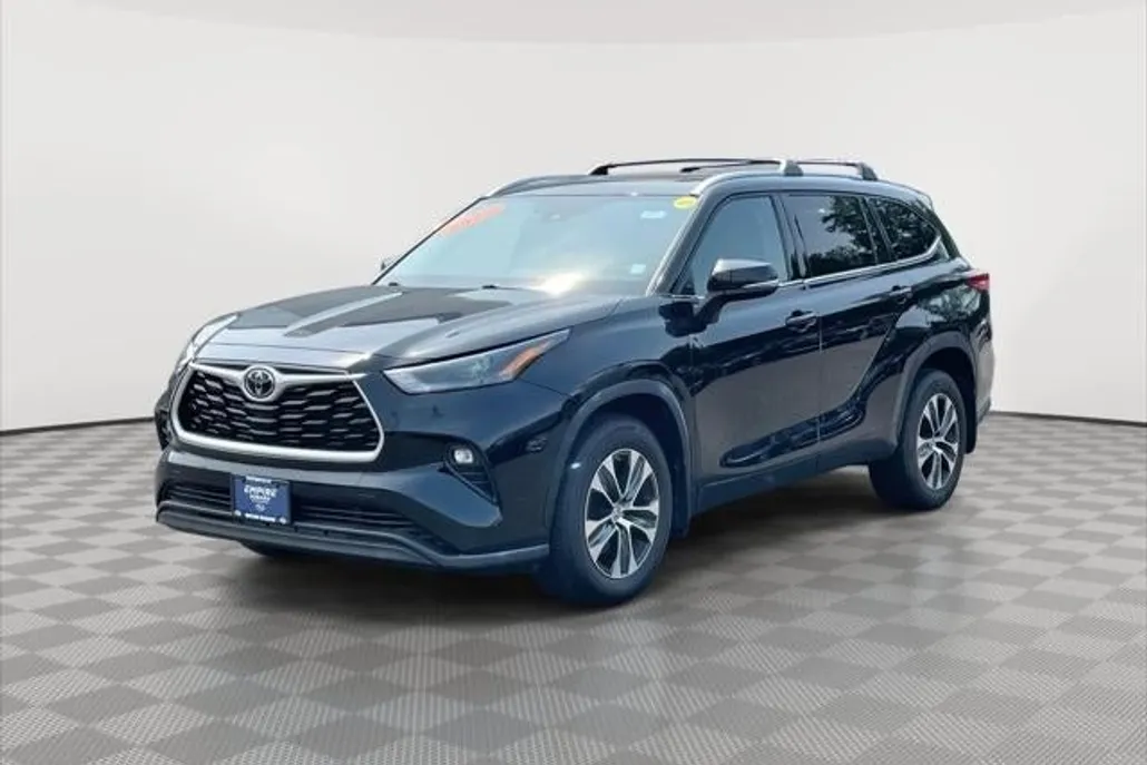2022 Toyota Highlander XLE photo 1