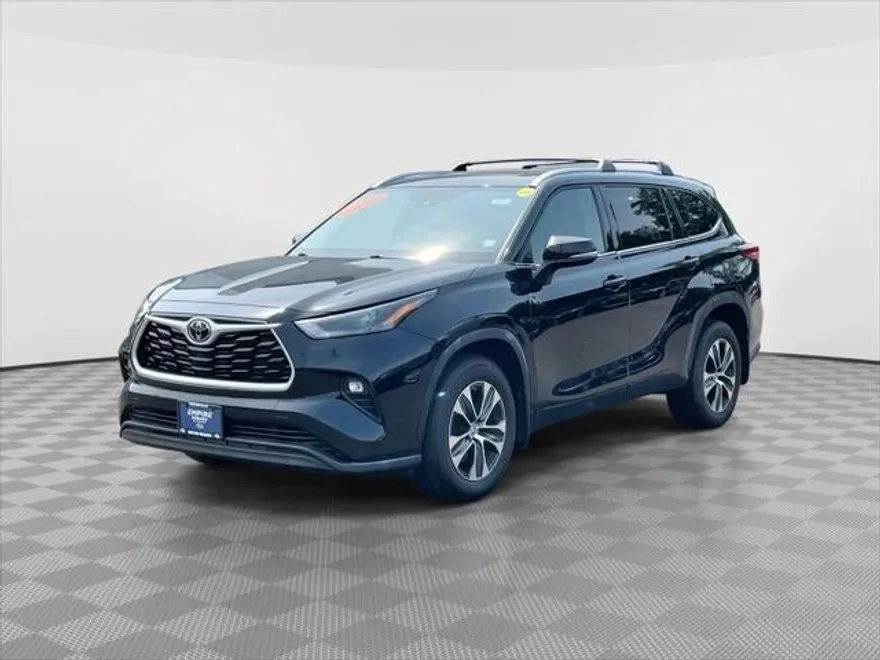 2022 Toyota Highlander XLE photo 1