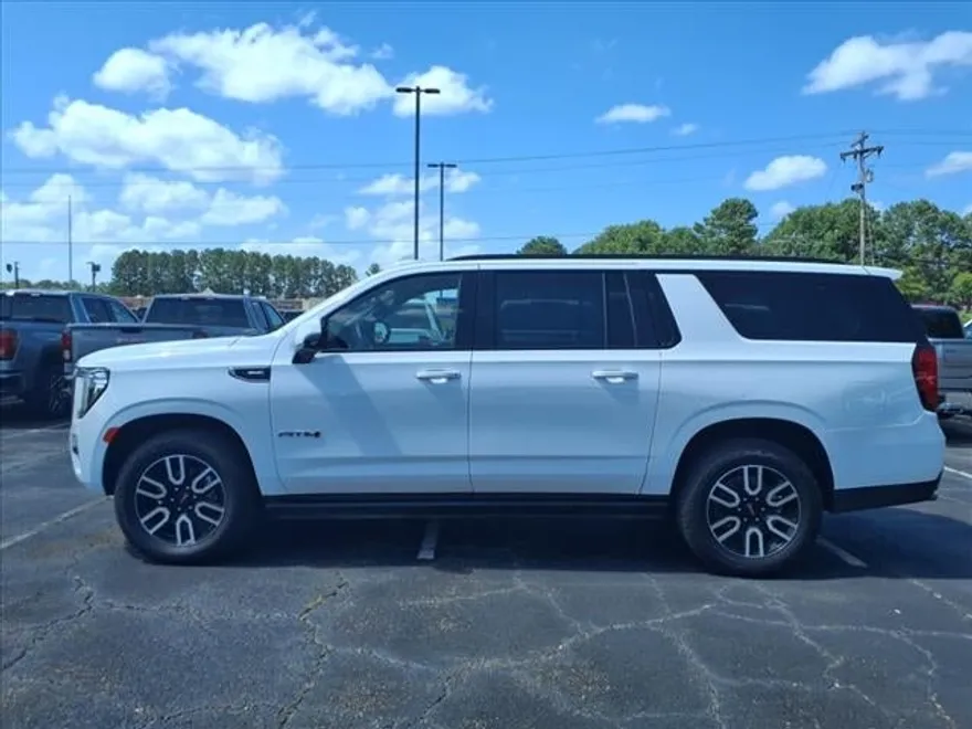 2023 Gmc Yukon XL AT4 photo 1