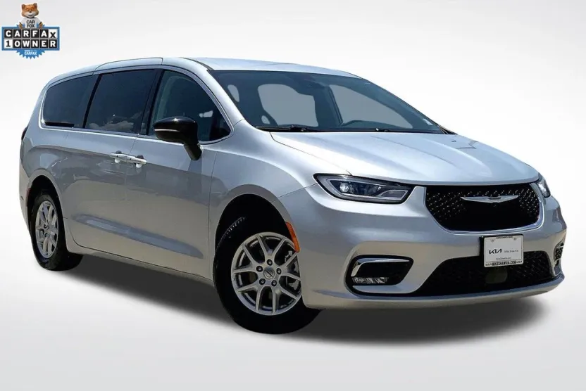 2024 Chrysler Pacifica Touring L photo 1