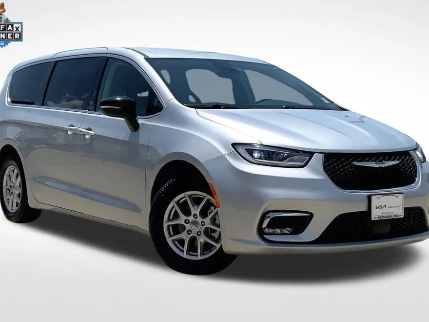 2024 Chrysler Pacifica Touring L photo 1