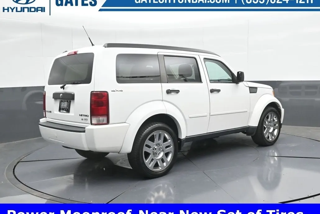 2011 Dodge Nitro Heat photo 1