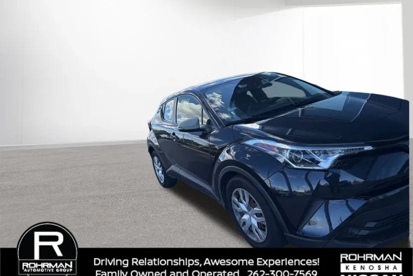 2019 Toyota C-HR XLE photo 1
