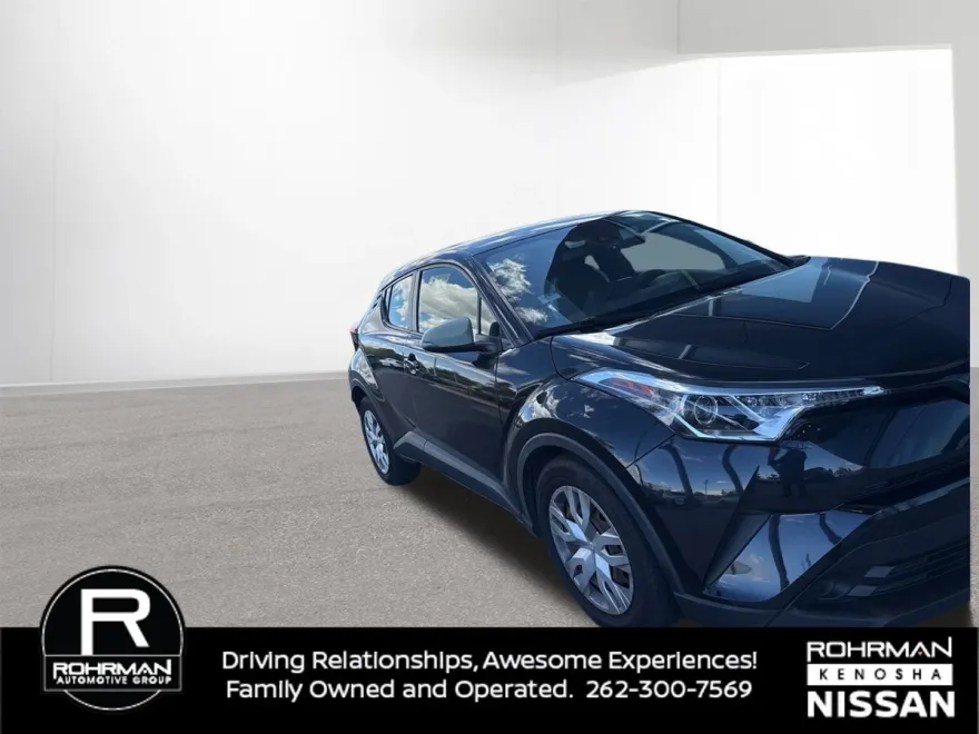 2019 Toyota C-HR XLE photo 1