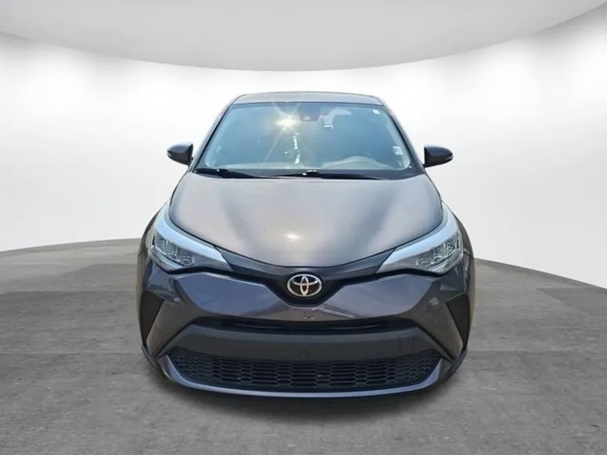 2020 Toyota C-HR LE photo 1