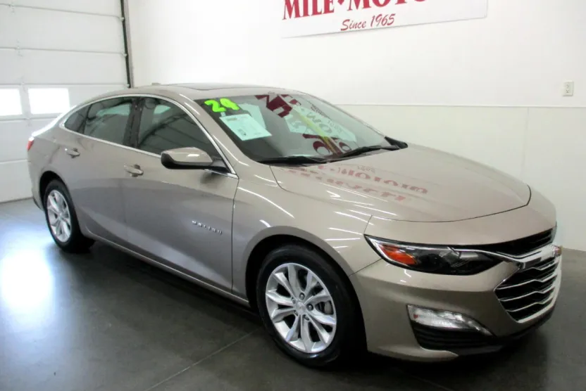2024 Chevrolet Malibu 1LT photo 1