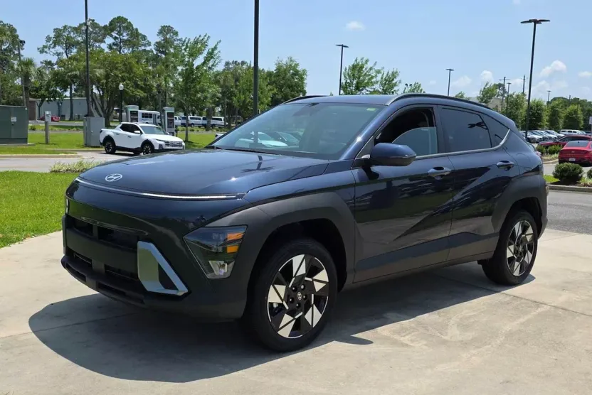 2025 Hyundai Kona SEL photo 1