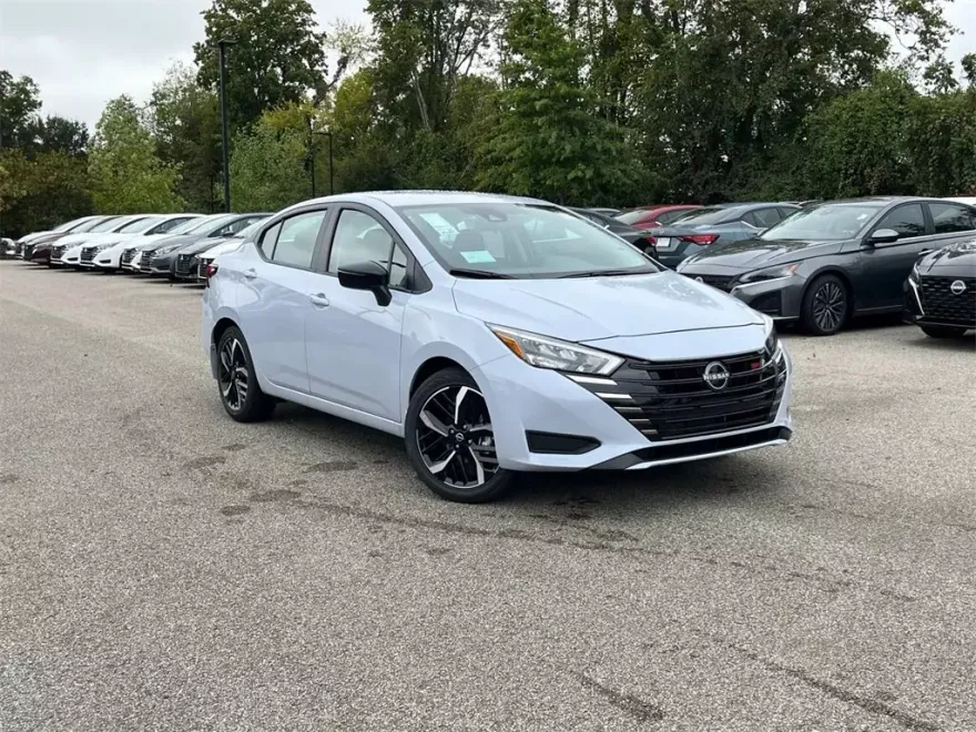 2025 Nissan Versa SR photo 1