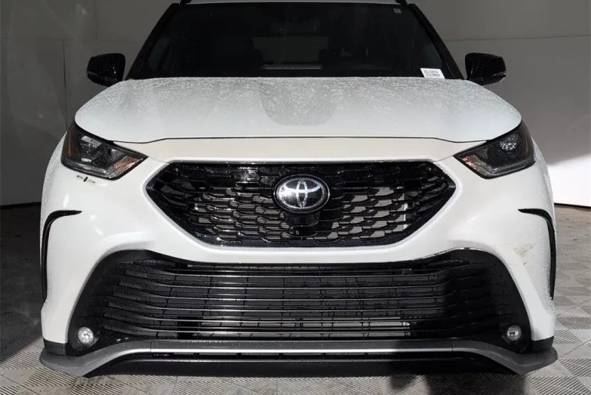 2023 Toyota Highlander L photo 1
