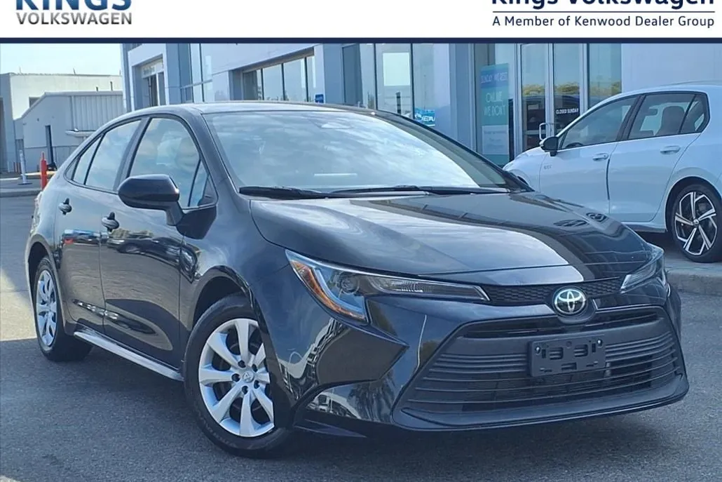 2025 Toyota Corolla LE photo 1
