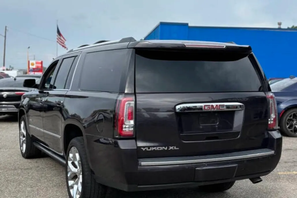 2015 Gmc Yukon XL Denali photo 1