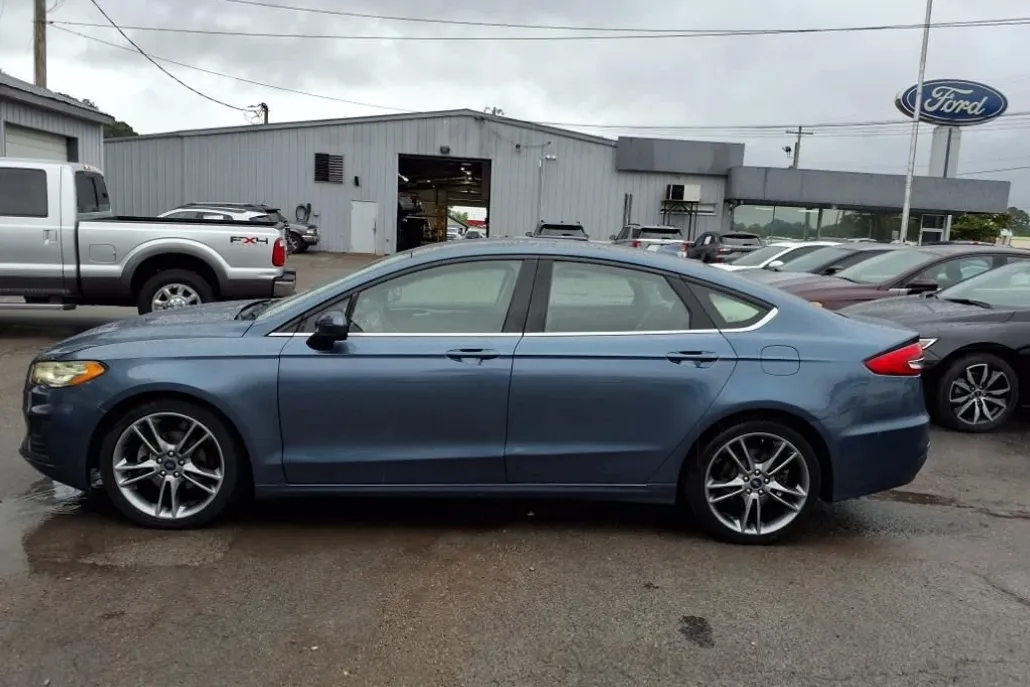 2019 Ford Fusion SE photo 1