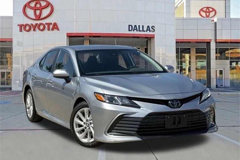 2023 Toyota Camry LE photo 1