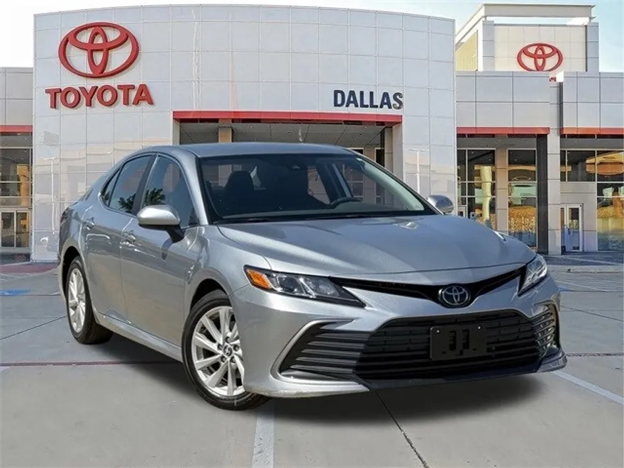 2023 Toyota Camry LE photo 1