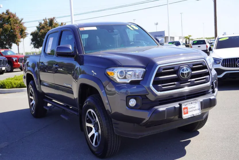 2018 Toyota Tacoma SR5 V6 photo 1
