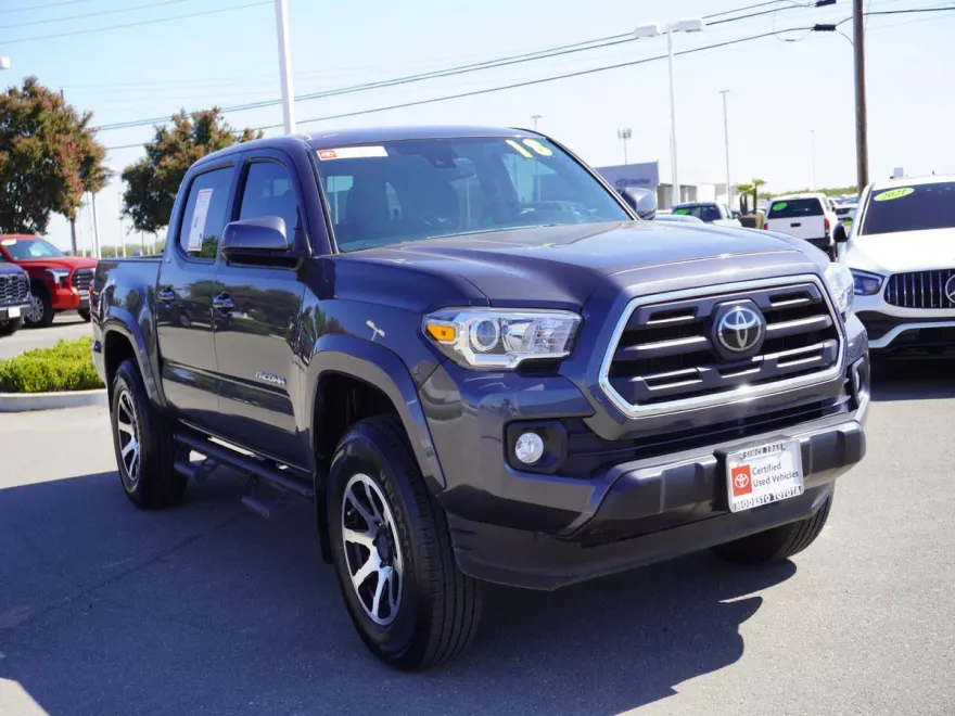 2018 Toyota Tacoma SR5 V6 photo 1