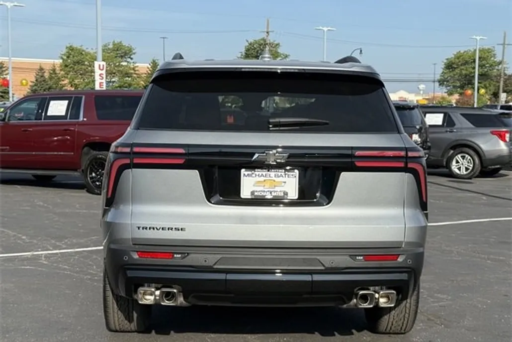2026 Chevrolet Traverse photo 1