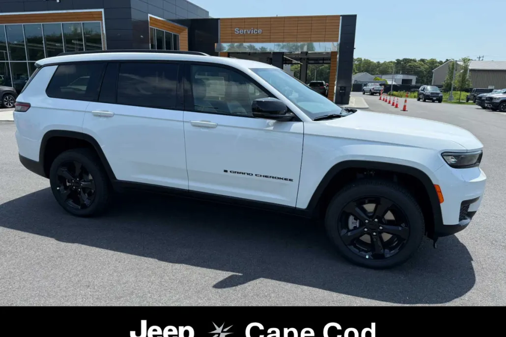 2025 Jeep Grand Cherokee Altitude photo 1