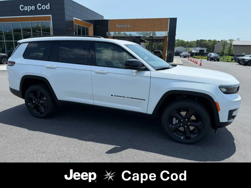 2025 Jeep Grand Cherokee Altitude photo 1