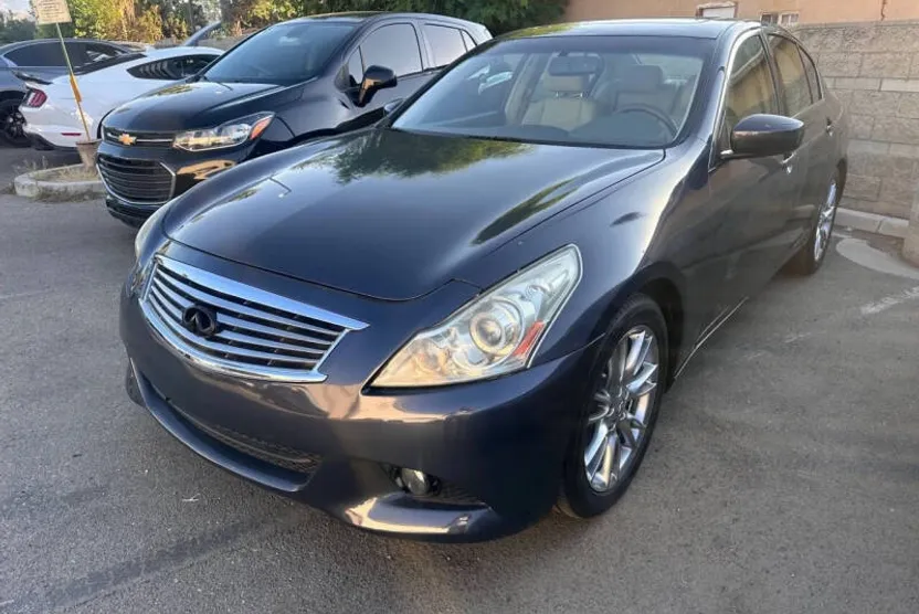 2011 Infiniti G37 Journey photo 1