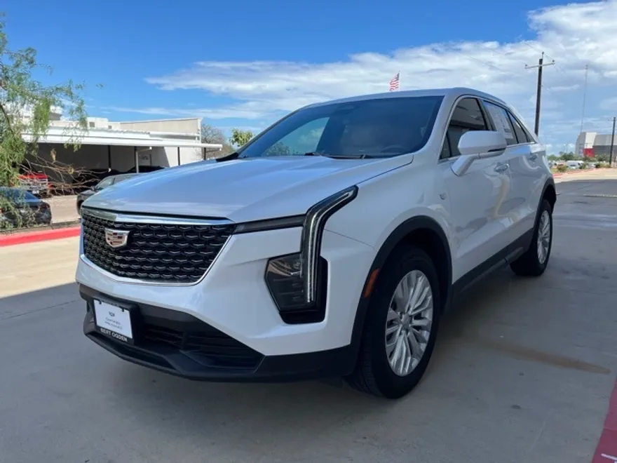 2024 Cadillac XT4 Luxury photo 1