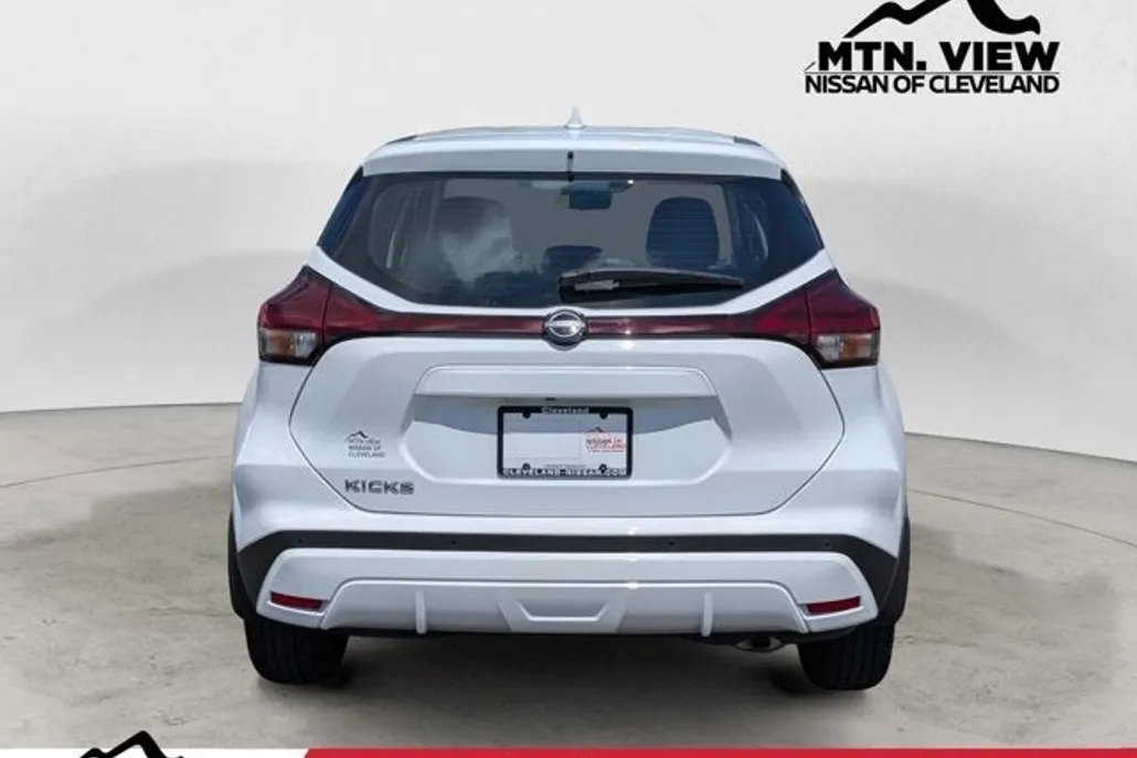 2024 Nissan Kicks S photo 1