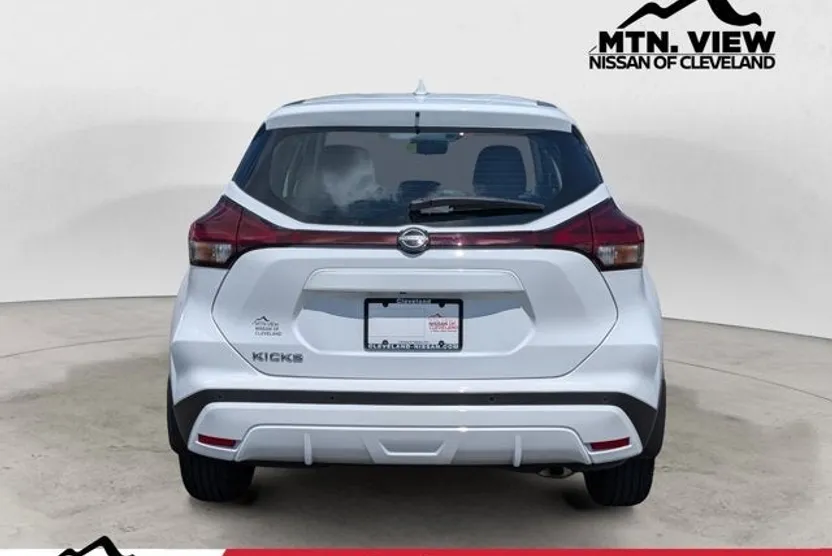 2024 Nissan Kicks S photo 1