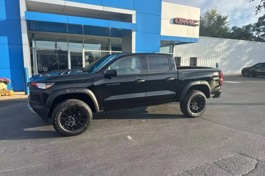 2026 Chevrolet Colorado Trail Boss photo 1