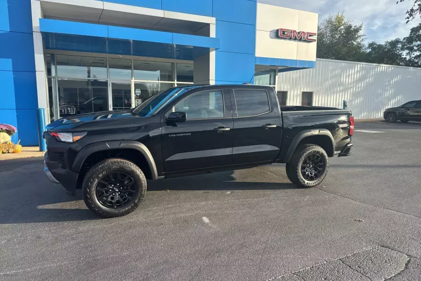 2026 Chevrolet Colorado Trail Boss photo 1