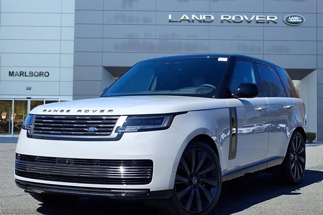 2025 Land Rover Range Rover SV photo 1