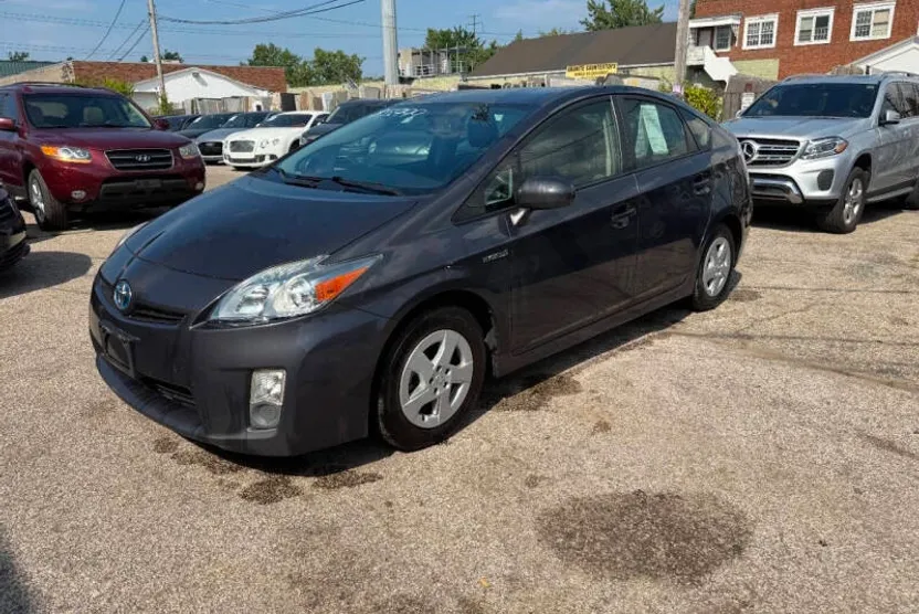 2011 Toyota Prius Two photo 1