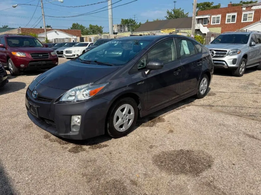 2011 Toyota Prius Two photo 1