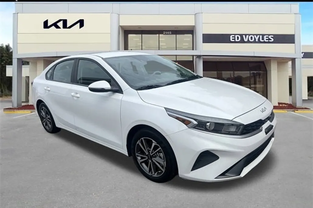 2022 Kia Forte LXS photo 1