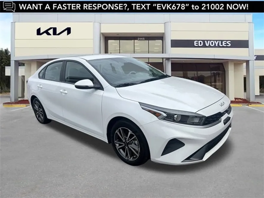 2022 Kia Forte LXS photo 1