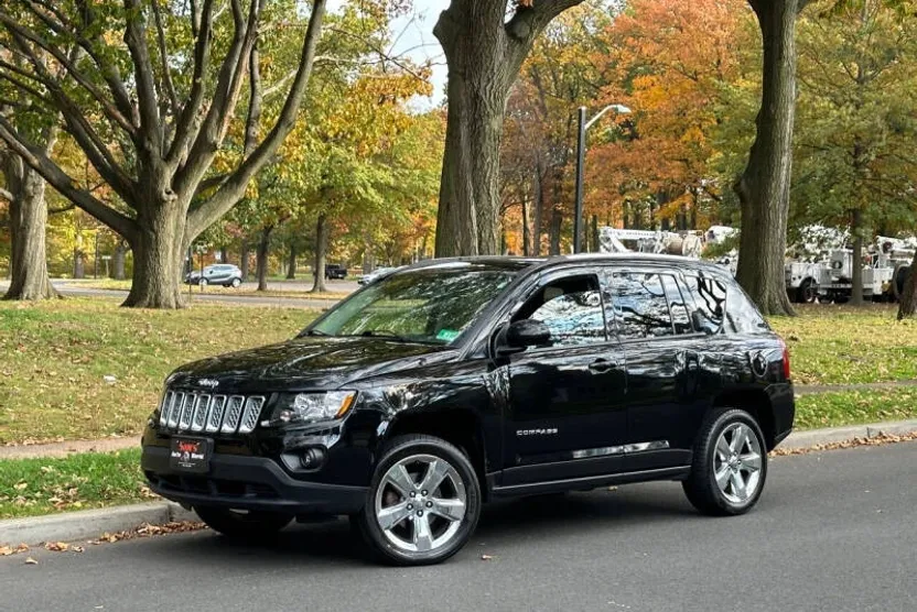 2014 Jeep Compass Latitude photo 1