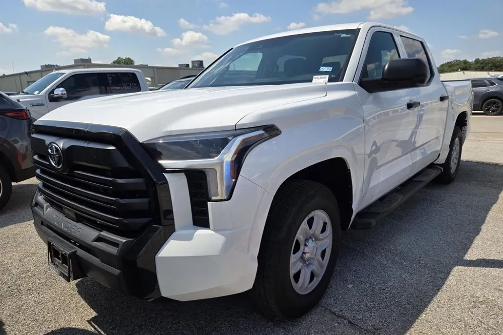 2023 Toyota Tundra SR photo 1