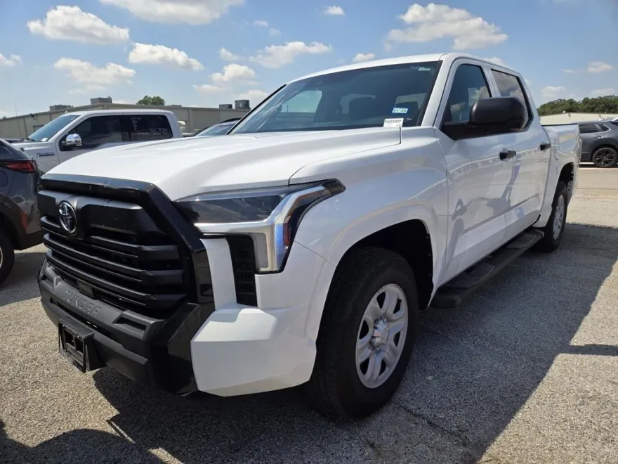 2023 Toyota Tundra SR photo 1