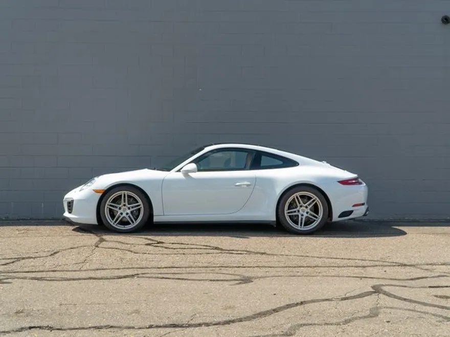 2017 Porsche 911 4 photo 2