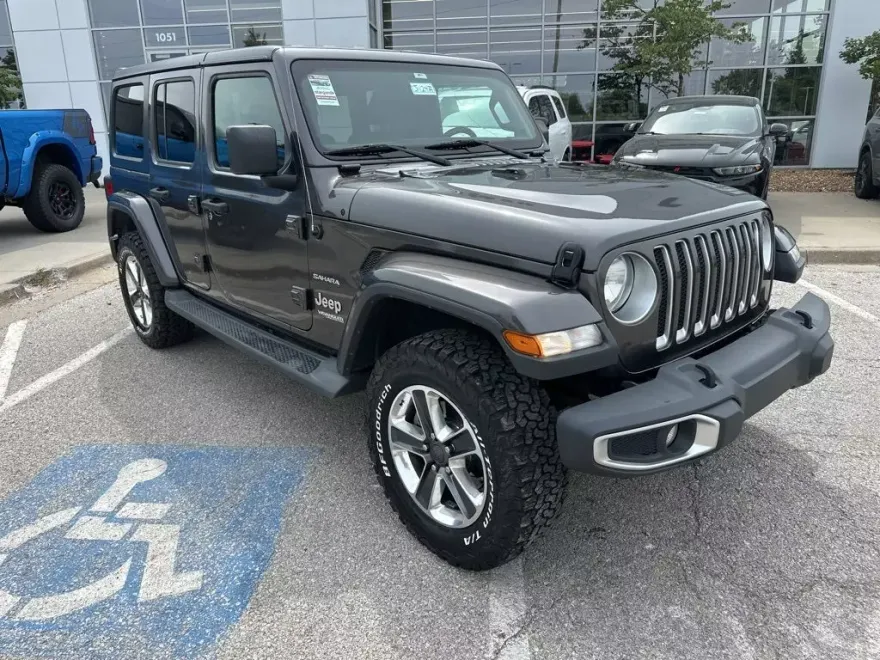 2019 Jeep Wrangler Unlimited Sahara photo 1