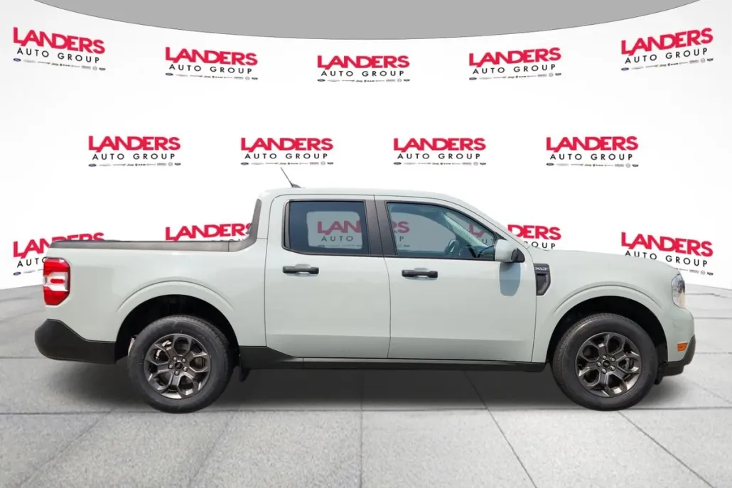 2022 Ford Maverick XLT photo 1
