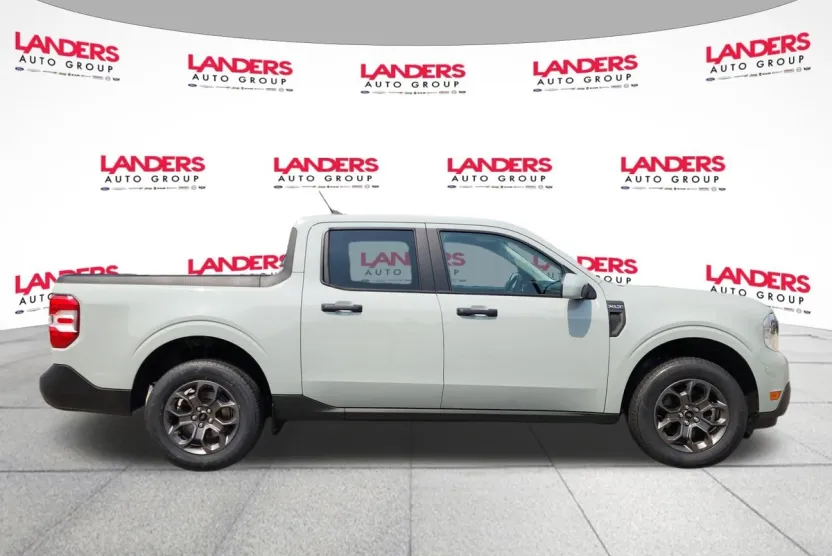 2022 Ford Maverick XLT photo 1