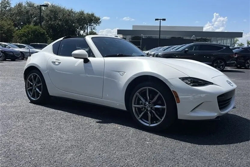 2022 Mazda MX-5 Miata RF Miata Grand Touring photo 1