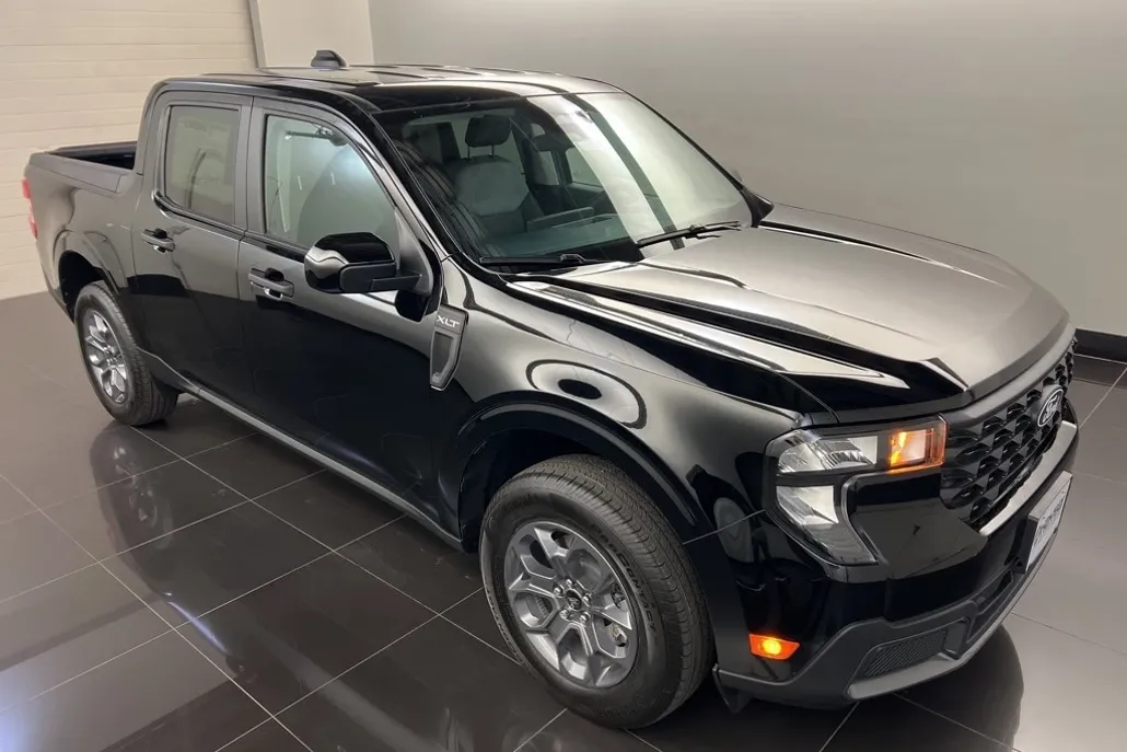 2025 Ford Maverick XLT photo 1