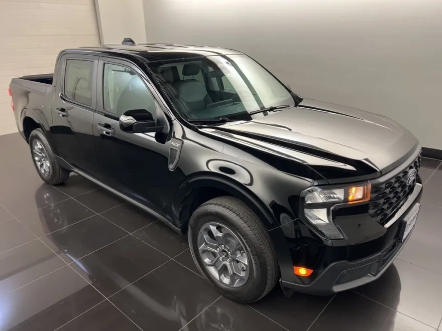 2025 Ford Maverick XLT photo 1