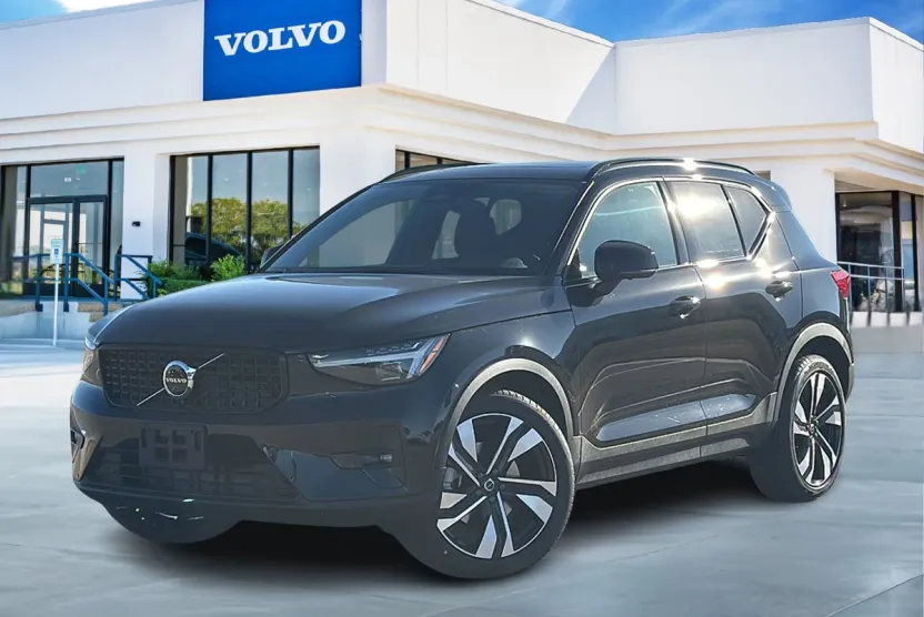 2025 Volvo XC40 photo 1
