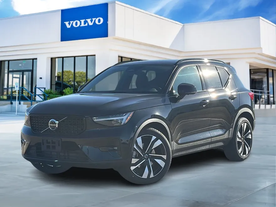 2025 Volvo XC40 photo 1