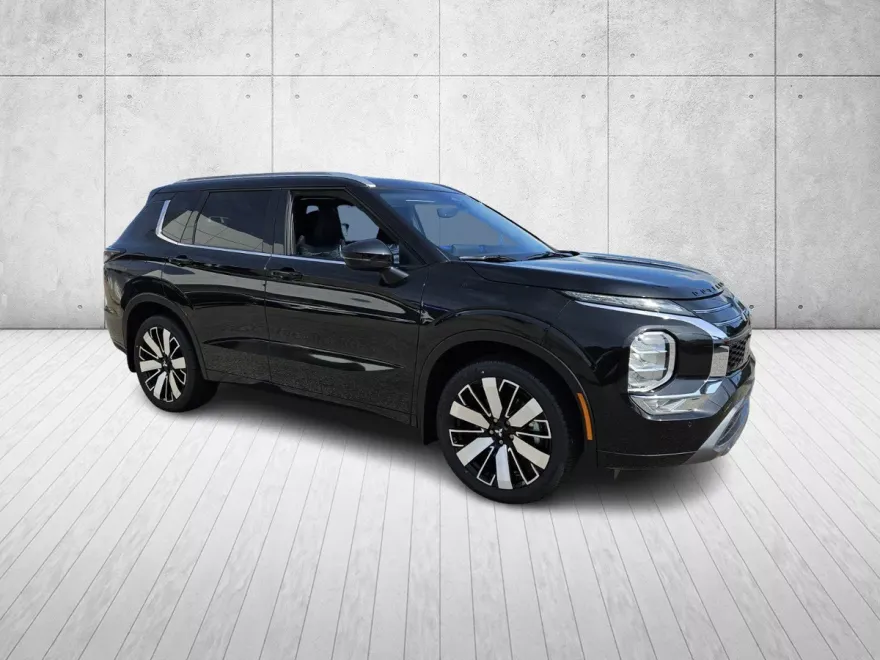 2025 Mitsubishi Outlander SEL photo 1