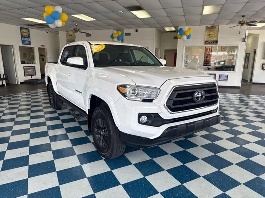 2023 Toyota Tacoma SR5 V6 photo 1