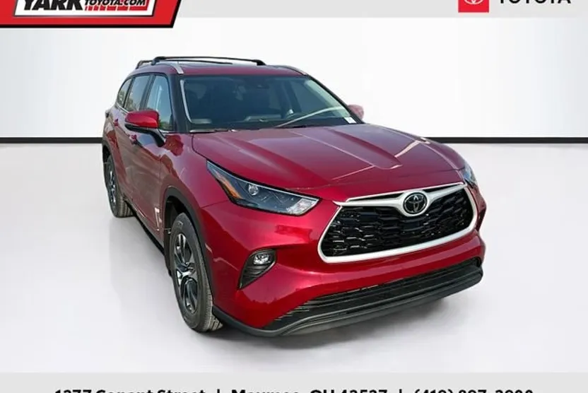2025 Toyota Highlander XLE photo 1