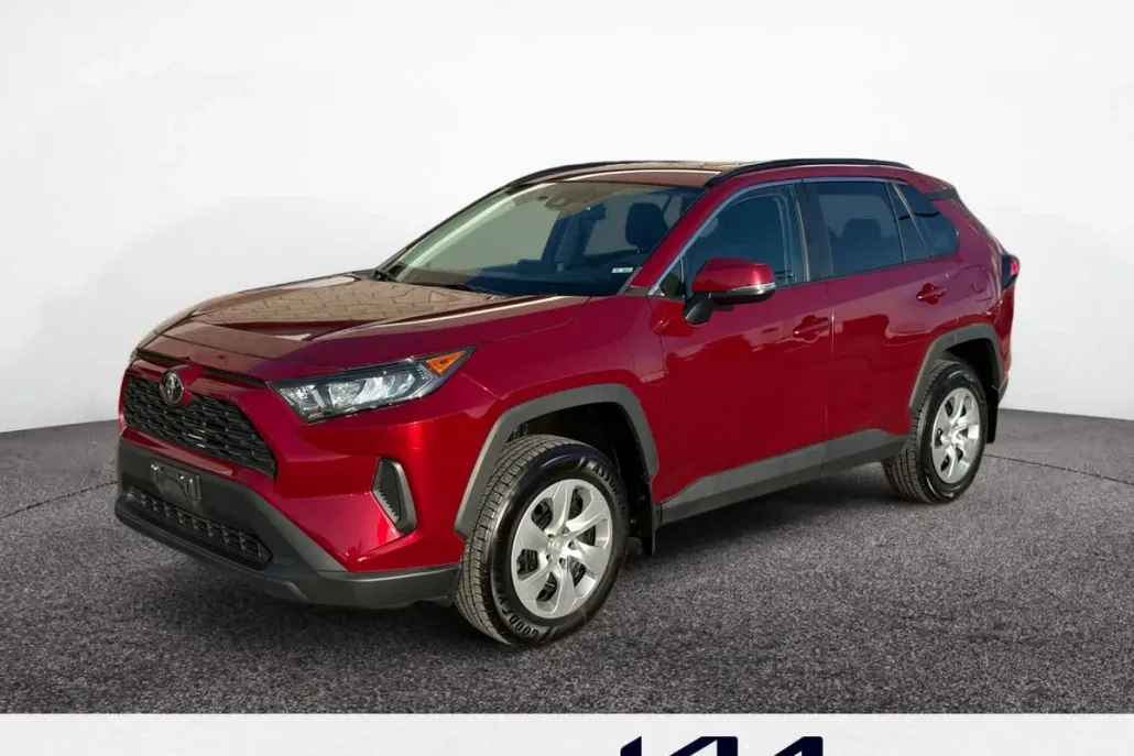 2019 Toyota RAV4 LE photo 1